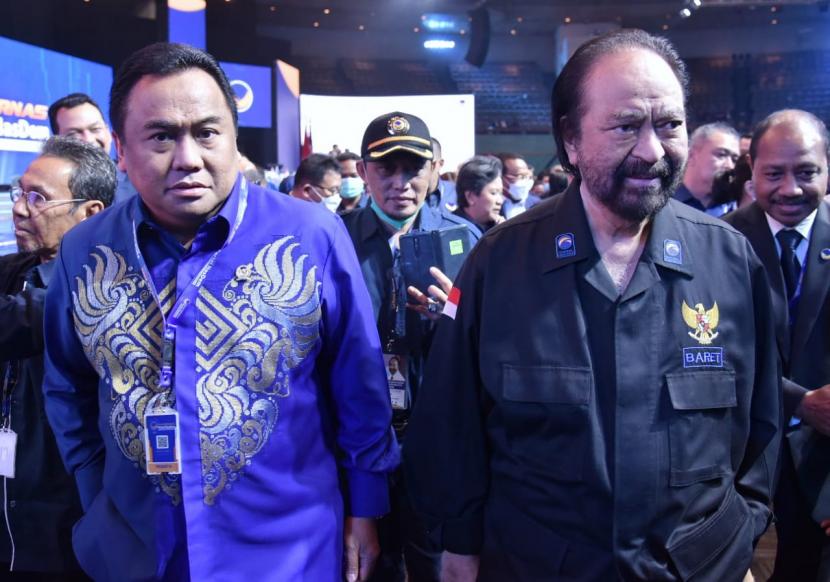 Kader Partai Nasdem Rachmat Gobel  (kiri) bersama dengan Surya Paloh.