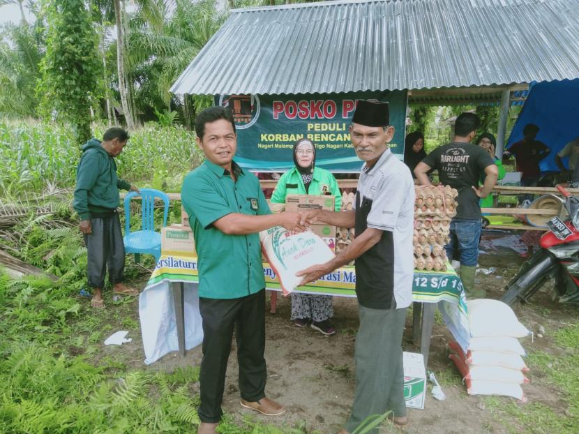 Kader Partai Persatuan Pembangunan (PPP) bergerak cepat memberikan bantuan untuk korban gempa di sejumlah lokasi bencana di Sumatera Barat. 