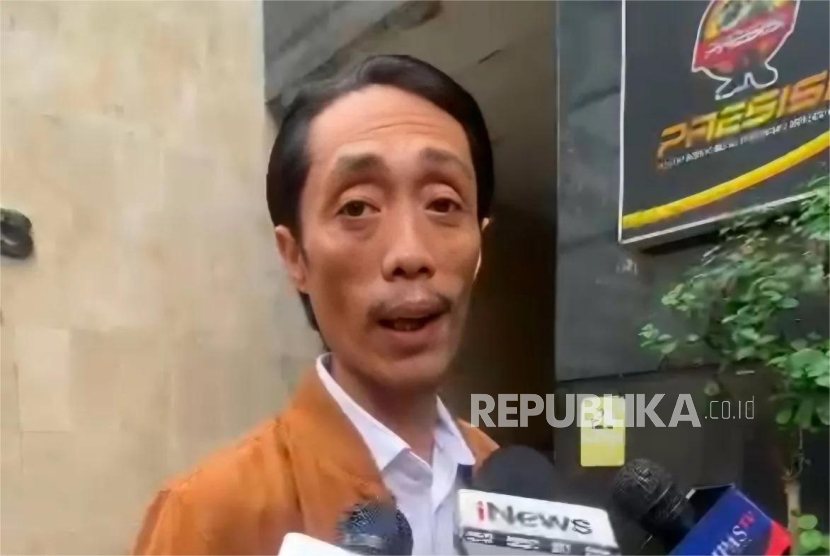 Kader Partai Solidaritas Indonesia (PSI), Dian Sandi Utama di Mapolda Metro Jaya, Semanggi, Jaksel, Senin (19/5/2025).