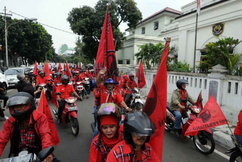 Kader PDI Perjuangan (ilustrasi). PDIP dinilai tak pede usung Ganjar dan memaksakan All Jokowi Man dan singkirkan Anies