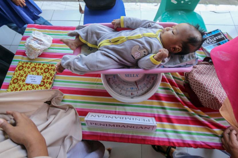 Pemerintah Provinsi Jawa Barat mengejar target Jabar zero stunting pada 2023 dan terus berkomitmen menurunkan angka prevalensi stunting atau tengkes, di antaranya dengan meningkatkan pola asuh, pola makan, dan sanitasi. 