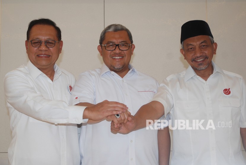 Pasangan Calon Gubernur Jawa Barat dari Partai Koalisi Asyik, Sudrajat (kiri) - Ahmad Syaikhu berfoto saat melakukan pertemuan di Jakarta, Kamis (1/3).