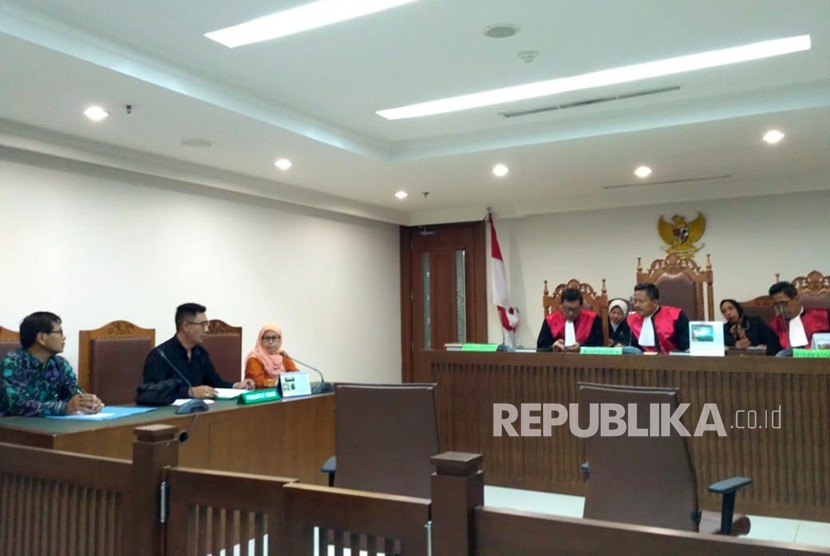 Kader PPP Andi Mariattang didampingi kuasa hukumnya Abdanial Malakan, mengajukan gugatan terhadap DPP PPP di PN Jakarta Pusat, Kamis (28/6). 
