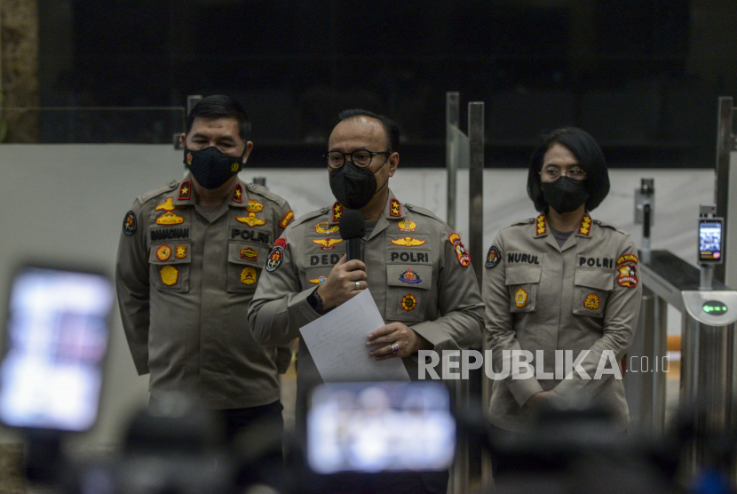 Kadiv Humas Polri Irjen Dedi Prasetyo saat memberikan keterangan pers di Bareskrim Polri, Jakarta.