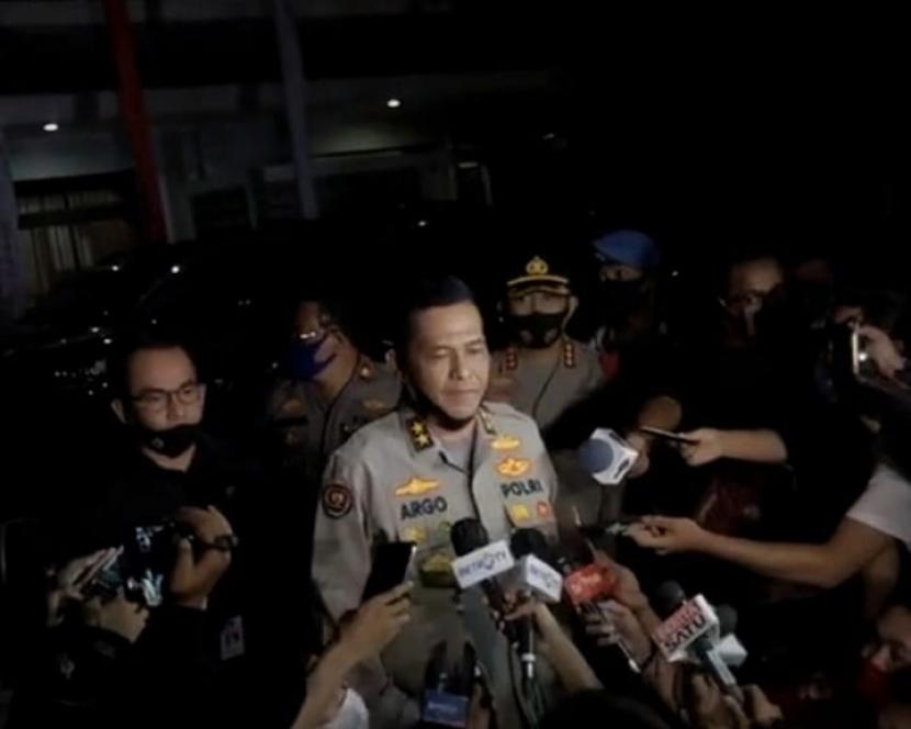Kadiv Humas Polri Irjen Raden Prabowo Argo Yuwono menjelaskan perihal penangkapan Djoko Tjandra di Bandara Halim Perdanakusuma, Jakarta, Kamis (30/7).