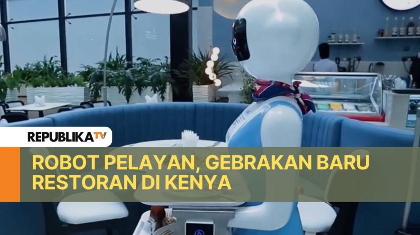 Kafe ini memiliki tiga robot pelayan yang menjadi daya tarik utama.