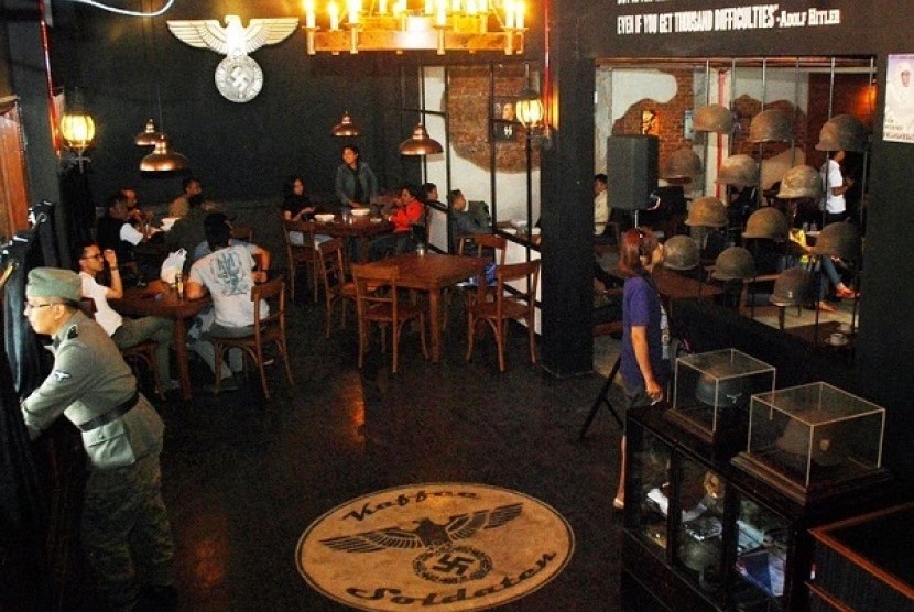 Kafe Nazi yang berlokasi di Bandung, Jawa Barat