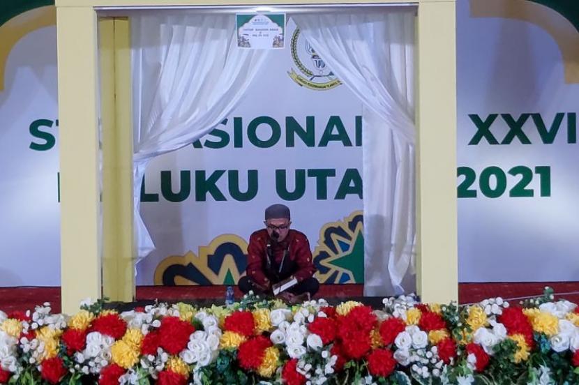 Kafilah Sumatra Barat (Sumbar) Rusydi Haris Dwiputra juara di ajang Seleksi Tilawatil Quran (STQ) Nasional XXVI 2021 tafsir Alquran cabang bahasa Arab.