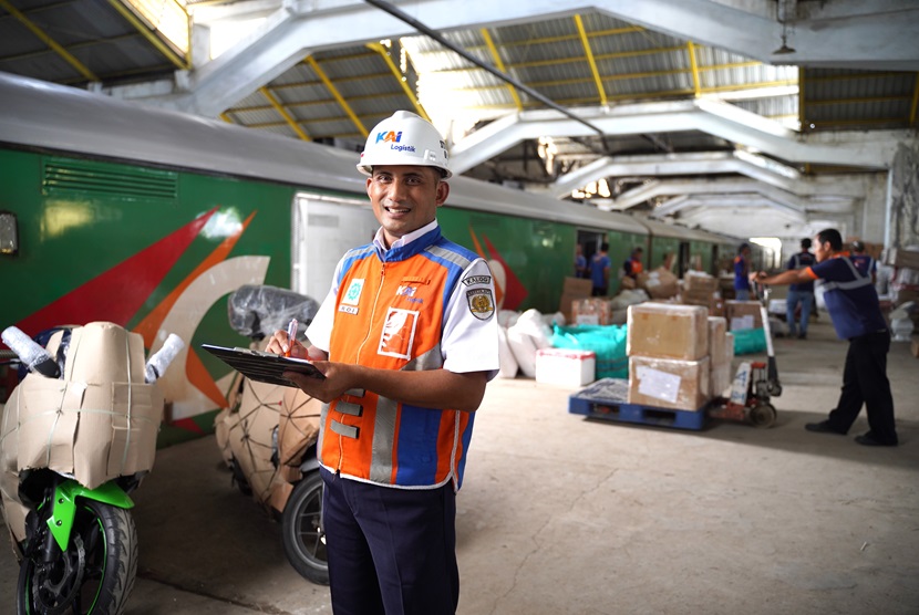  KAI Logistik melakukan percepatan waktu tempuh pengiriman khususnya ke wilayah timur Jawa melalui pengelolaan KA Bagasi pada KA Blambangan. Upaya anak usaha KAI ini untuk mendukung program pemerintah dalam pengembangan dan percepatan sektor logistik di tanah air.