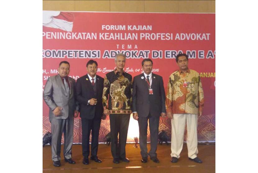 KAI menggelar kajian peningkatkan profesi advokat di  Surakarta pekan lalu. Acara tersebut menampilkan pembicara kunci Gubernur Jawa Tengah Ganjar Pranowo.