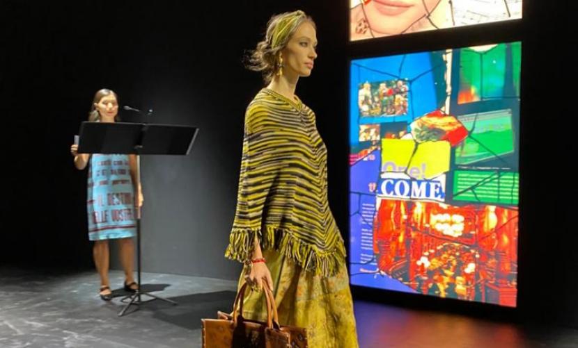 Kain endek Bali dalam koleksi terbaru Dior di Paris Fashion Week 2020.