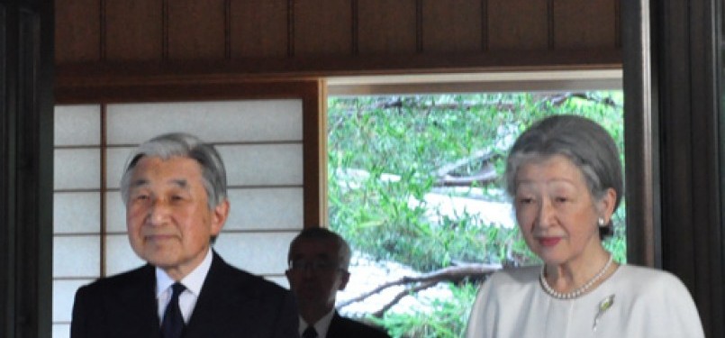 Kaisar Akihito dan Permaisuri Michiko saar melepas SBY.