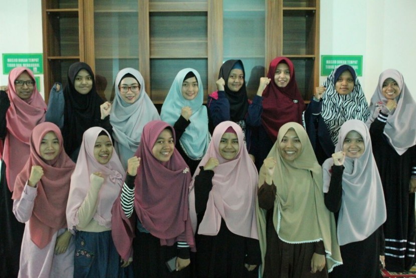 Kajian Muslimah di Masjid Alumni IPB.