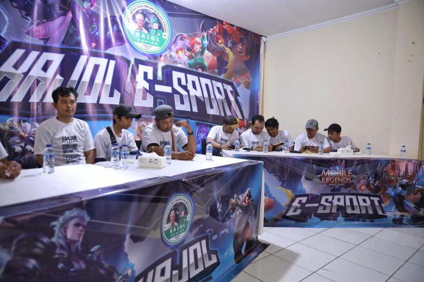 Kajol menggelar turnamen Mobile Legends di Sekretariat DPP Kajol Indonesia, Jalan Mandor Besar, Kelurahan Rangkapan Jaya, Kecamatan Pancoran Mas, Kota Depok, Jawa Barat. 