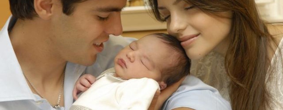 Kaka dan Caroline Celico bersama Luca saat masih bayi.