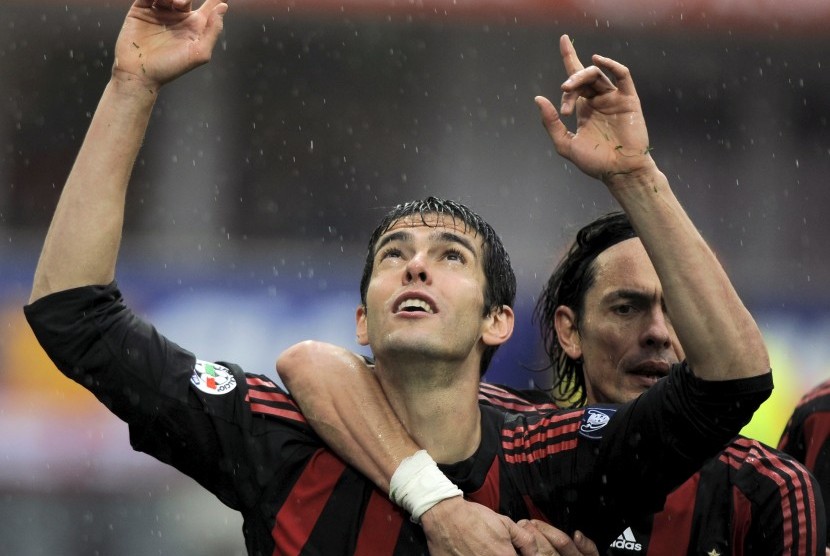 Kaka ketika melakukan selebrasi setelah mencetak gol untuk AC Milan pada pertandingan kontra Palermo, 26 April 2009. 