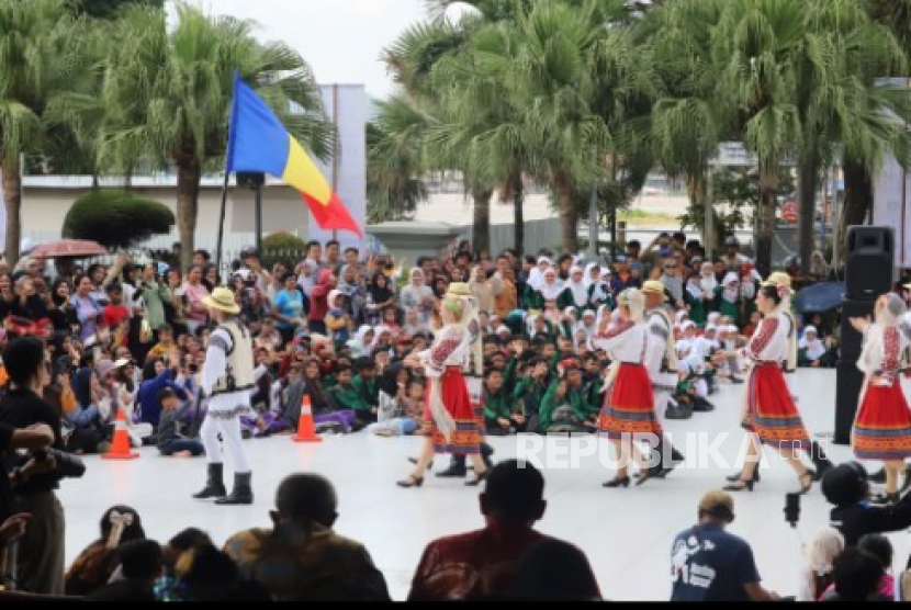 Kalimantan Timur (Kaltim) menggelar festival budaya berskala internasional bertajuk, East Borneo International Folklore Festival (EBIFF) 2025.