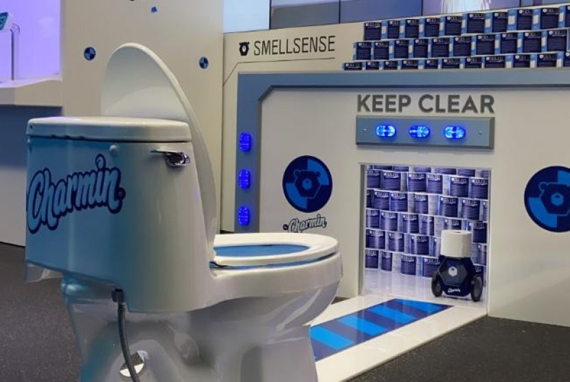 Kamar mandi futuristik tampil dalam ajang CES di Las Vegas.