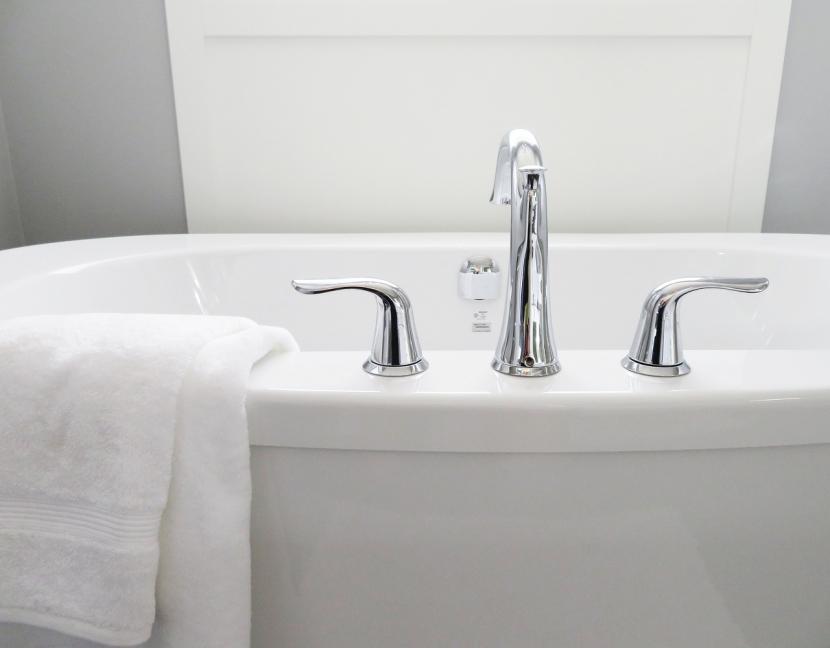 Bak mandi. Mandi berendam di bak mandi dinilai tidak lebih bersih dibandingkan mandi menggunakan shower. (ilustrasi)