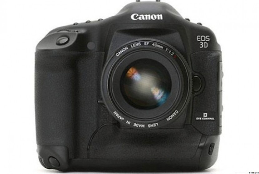 Kamera Canon. Kamera mirrorlessfull-frame Canon EOS R8, yang baru saja diluncurkan, di samping beberapa fitur untuk pengambilan foto juga menawarkan fitur-fitur perekaman video dan sinema profesional yang beragam.