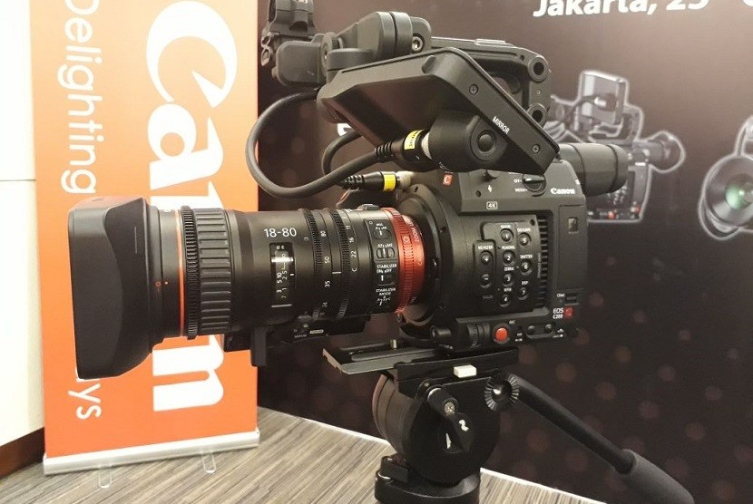 Kamera Sinema Canon EOS C700 yang diluncurkan Rabu (25/10) di Jakarta. 