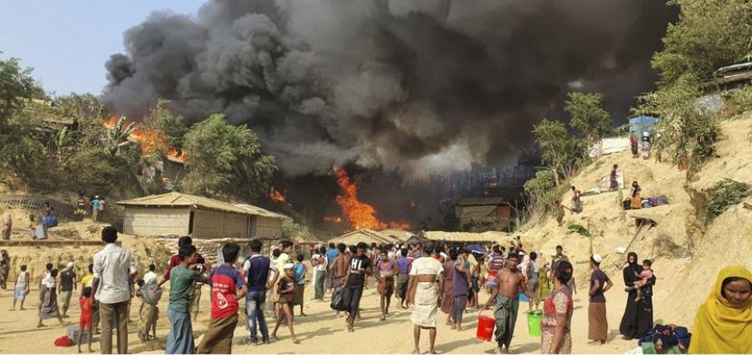 Kamp Rohingya terbakar. Ilustrasi.