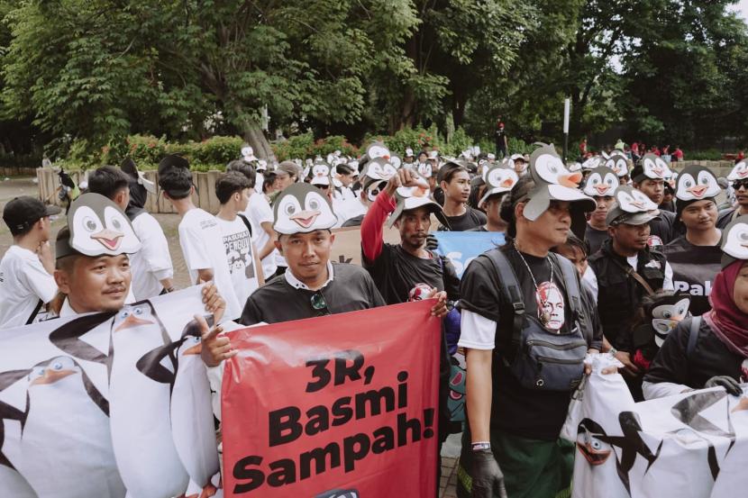 Kampanye bersih-bersih GBK