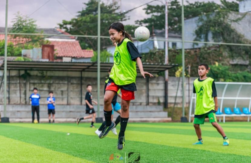 Kampanye BOLA DonasiJamMain melalui aplikasi Campaign ForABetterWorld. BOLA, singkatan dari Bermain Olahraga Lindungi Anak, bertujuan melibatkan anak-anak jalanan di Jakarta, Bekasi, dan sekitarnya dalam kegiatan positif melalui olahraga.