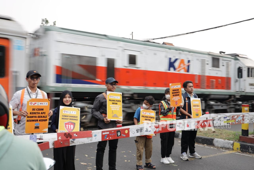 Kampanye di pintu pelintasan kereta api