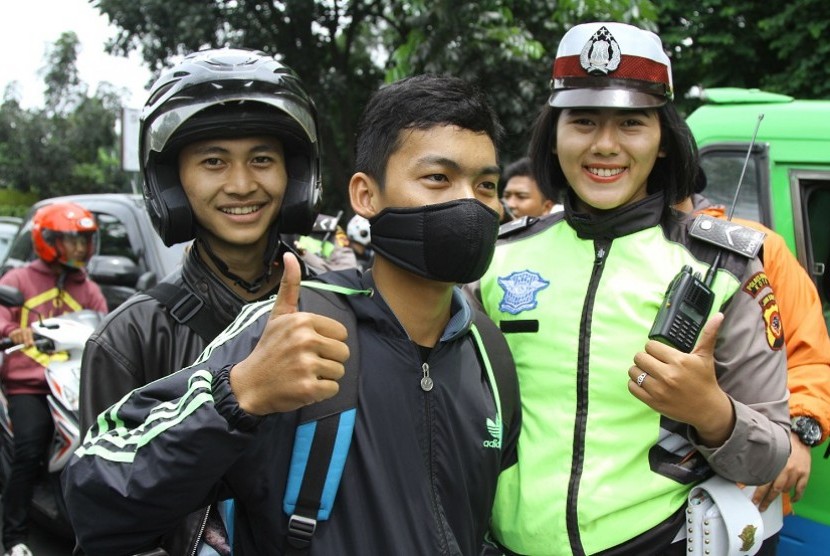 Kampanye keselamatan berkendara yang digelar Kutu Community di Bogor, Jawa Barat