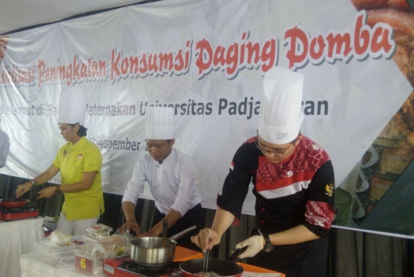 Kampanye konsumsi daging domba yang diselenggarakan Dinas Peternakan Provinsi Jabar di Kampus Fakultas Peternakan Unpad, belum lama ini.