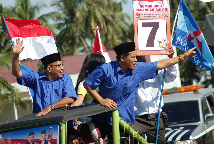   Kampanye pilkada calon Wali Kota dan Wakil Wali Kota Pariaman, Is Primananda dan Ibnu Hajar di Pariaman, Sumbar, Kamis (15/8). 