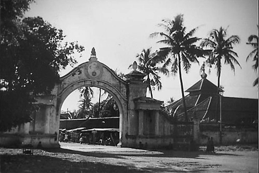 Monumen perjuangan Laskar Tionghoa dan Jawa melawan VOC atau lebih dikenal sebagai prasasti  GegerPecinan  di Taman Budaya Tionghoa,Taman Mini Indonesia Indah (TMII), Jakarta, Rabu (3/1). 