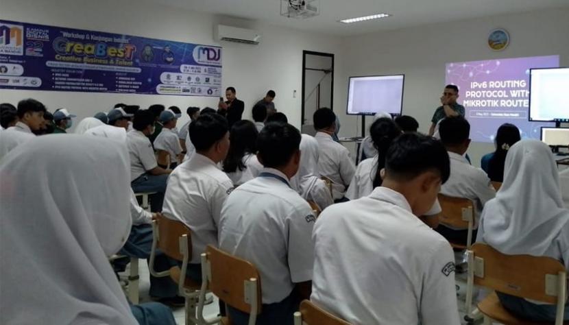 Kampus Digital Bisnis berkolaborasi dengan Universitas Nusa Mandiri (UNM) kampus Margonda mengadakan kegiatan workshop dan kunjungan industry Creabest (Creative, Business dan Talent), Selasa (9/5/2023) secara offline di Aula UNM kampus Margonda, Pondok Cina, Depok.