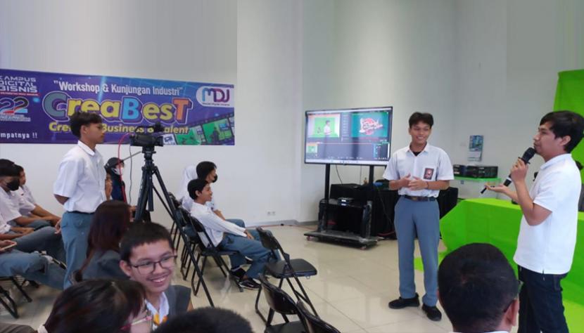 Kampus Digital Bisnis Universitas Nusa Mandiri (UNM) bekerja sama dengan perusahaan startup Mandiri Digital Universe (MDU) atau NextOne, sukses tuai respon positif dari peserta yang mengikuti kegiatan CreaBesT (Creative Business and Talent).