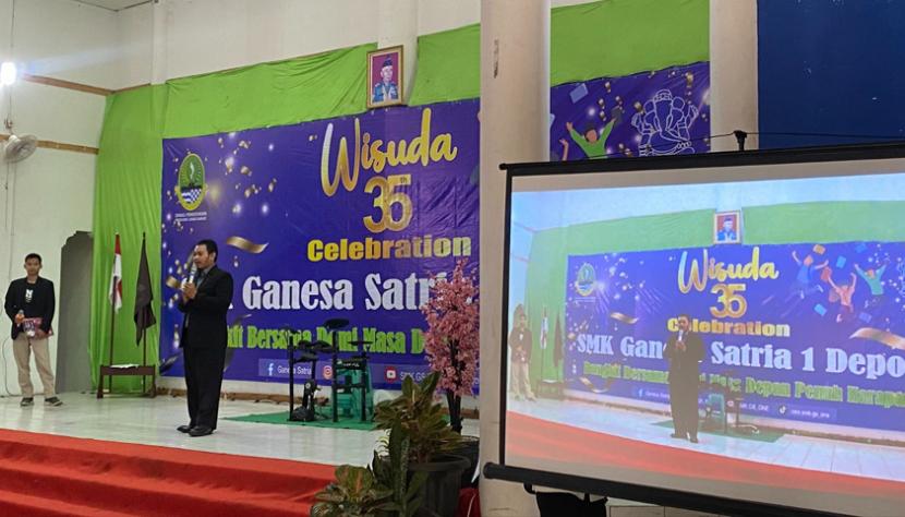 Kampus Digital Bisnis, Universitas Nusa Mandiri (UNM) kampus Margonda mendapatkan undangan untuk menghadiri acara wisuda SMK Ganesa Satria 1.