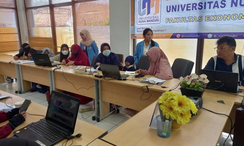 Kampus Digital Bisnis Universitas Nusa Mandiri (UNM) program studi (prodi) Bisnis Digital merasa terpanggil mengadakan pelatihan optimalisasi fitur YouTube untuk pemberdayaan ekonomi lembaga non-komersial. 