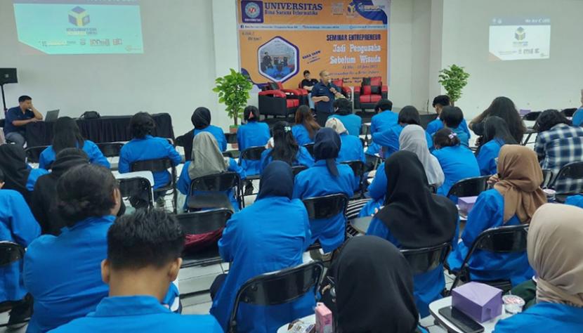 Kampus Digital Kreatif Universitas BSI (Bina Sarana Informatika) kampus Bekasi berkolaborasi dengan BEC (BSI Entrepreneur Center) sukses menyelenggarakan kegiatan seminar enterpreneur di Aula Universitas BSI kampus Bekasi Cut Mutia.