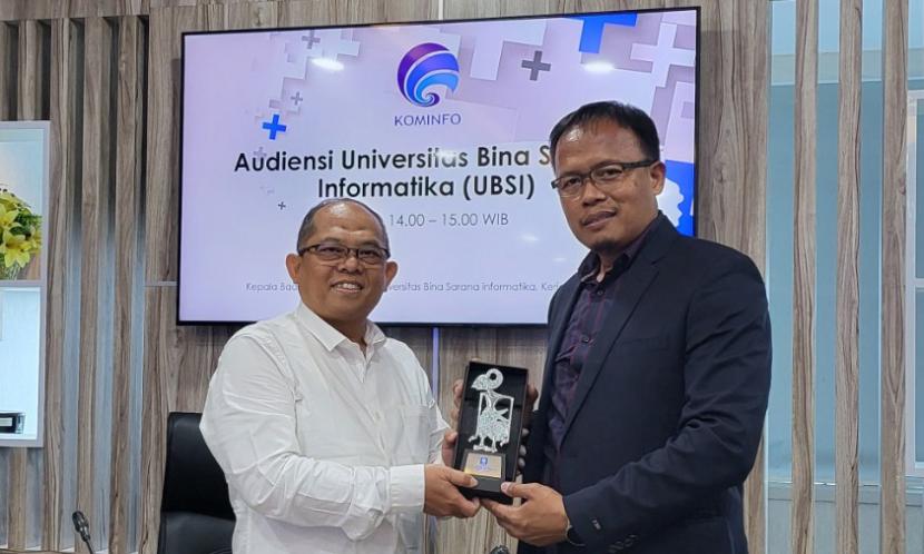 Kampus Digital Kreatif Universitas BSI (Bina Sarana Informatika) melakukan penandatangan nota kesepahaman dengan Badan Penelitian dan dan Pengembangan Sumber Daya Manusia (Litbang SDM) Kominfo. 