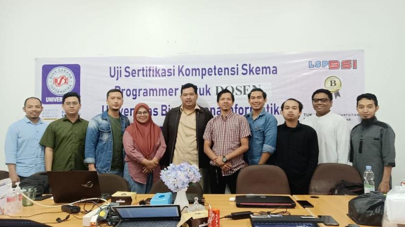 Kampus Digital Kreatif Universitas BSI (Bina Sarana Informatika) Pontianak dengan bangga mengumumkan pelaksanaan Sertifikasi Kompetensi yang diselenggarakan pada Sabtu, 2 Desember 2023.