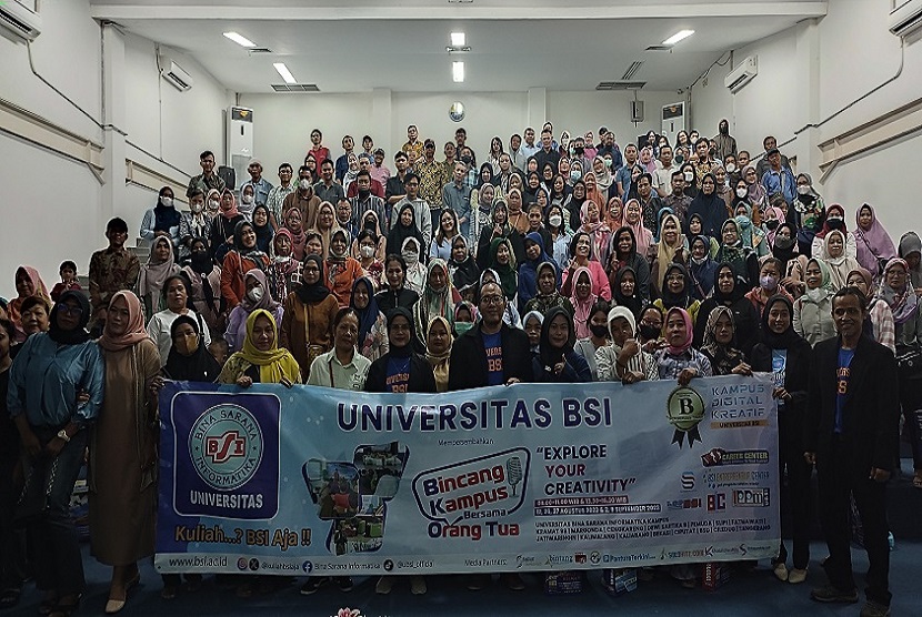 Kampus Digital Kreatif Universitas BSI (Bina Sarana Informatika) sukses menyelenggarakan kegiatan Bincang Kampus bersama Orang Tua (BKOT) dengan tema Explore Your Creativity, pada Sabtu (12/8) di aula Universitas BSI Kampus Cengkareng, Jl Kamal Raya No.18 Cengkareng, Jakarta Barat.