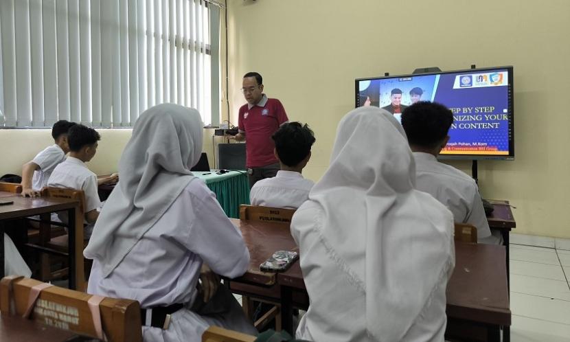 Kampus Digital Kreatif Universitas BSI (Bina Sarana Informatika) sukses gelar pelatihan buah kolaborasi dengan P4 (Pusat Pelatihan dan Pengembangan Pendidikan) Jakarta Barat. 