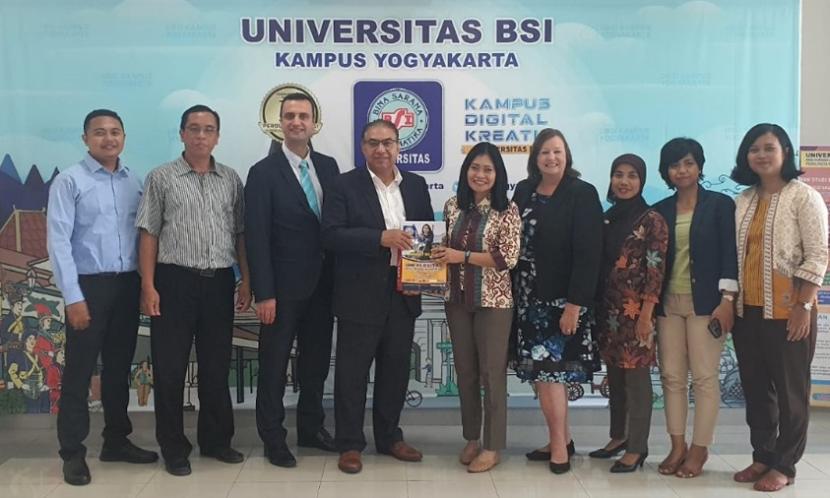 Kampus Digital Kreatif Universitas BSI (Bina Sarana Informatika) Yogyakarta sukses menggelar sosialisasi peluang emas bagi mahasiswa untuk belajar di Evergreen College, Toronto, Kanada. 