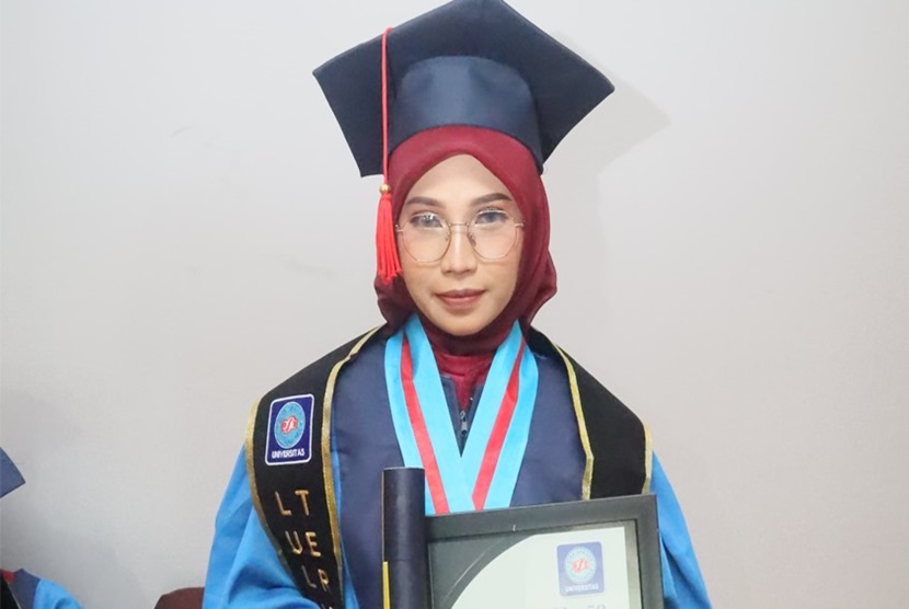  Kampus Digital Kreatif Universitas BSI (Bina Sarana Informatika) sukses menyelenggarakan pelaksanaan Wisuda ke-59. Kehadiran bintang tamu Rizal Today, membuat acara ini berlangsung dengan meriah dan penuh kegembiraan, pada Senin (4/3/2024) bertempat di BSI Convention Center (BSI Convex), Jalan Raya Kaliabang No 8, Perwira, Bekasi Utara, Bekasi, Jawa Barat