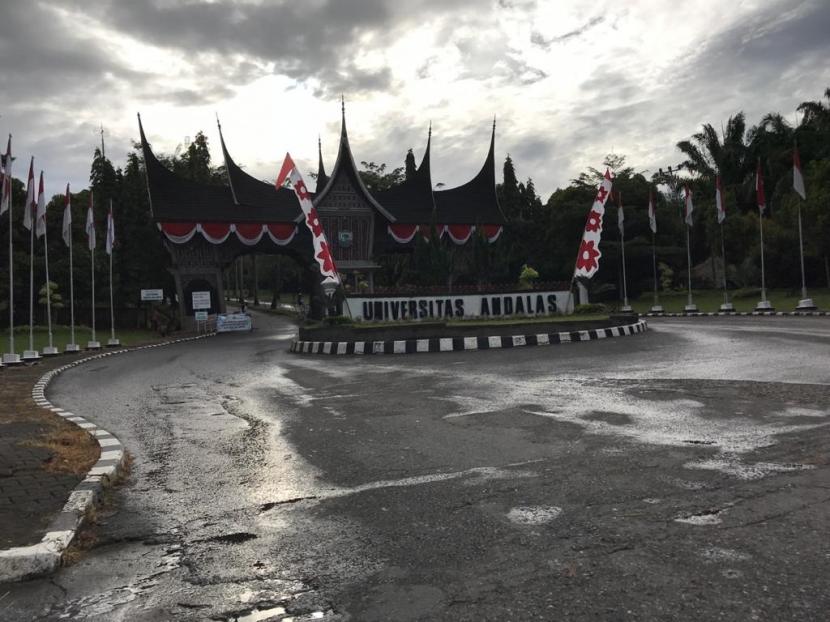 Kata Rektor Unand Soal Mahasiswa Berhenti Kuliah Sebab Biaya. Foto: Kampus Universitas Andalas, Padang