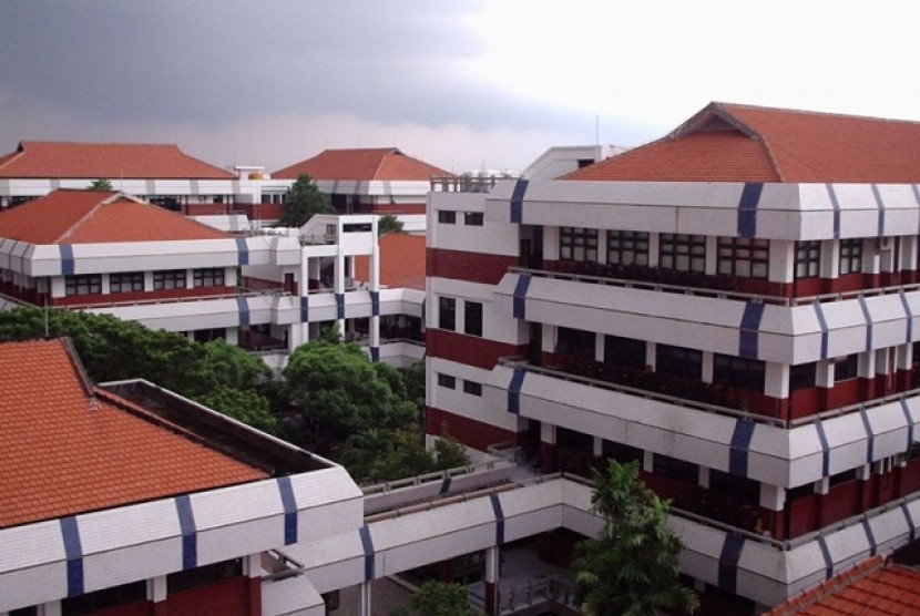 Dosen dan Mahasiswa Ubaya Bantu Tingkatkan Perekonomian Desa Kedungudi. Kampus Universitas Surabaya