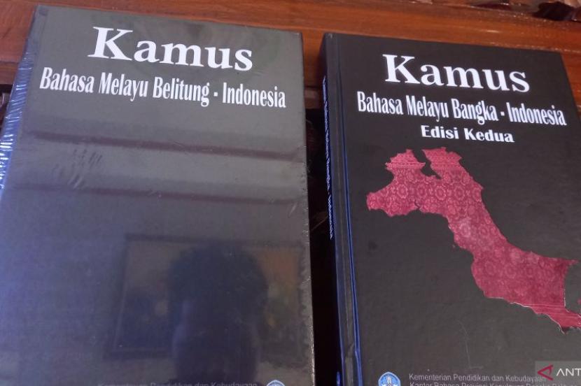 Kamus Bahasa Melayu Bangka dan Belitung.