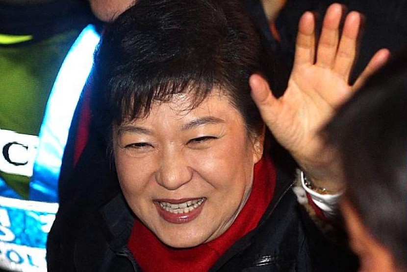 Kandidat dari kubu konservatif Park Geun Hye (60) berhasil mengungguli saingannya Moon Jae In dari kubu liberal pada Pemilu yang berlangsung pada Rabu (19/12).