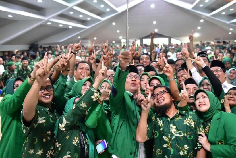 Kandidat Gubernur Jabar Ridwan Kamil bersama kader PPP di Kabupaten Bogor