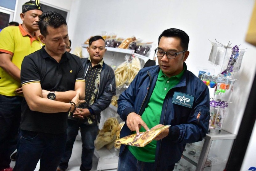 Kang Emil Kagumi Produk Warga Desa di Kuningan, Ahad (25/3)